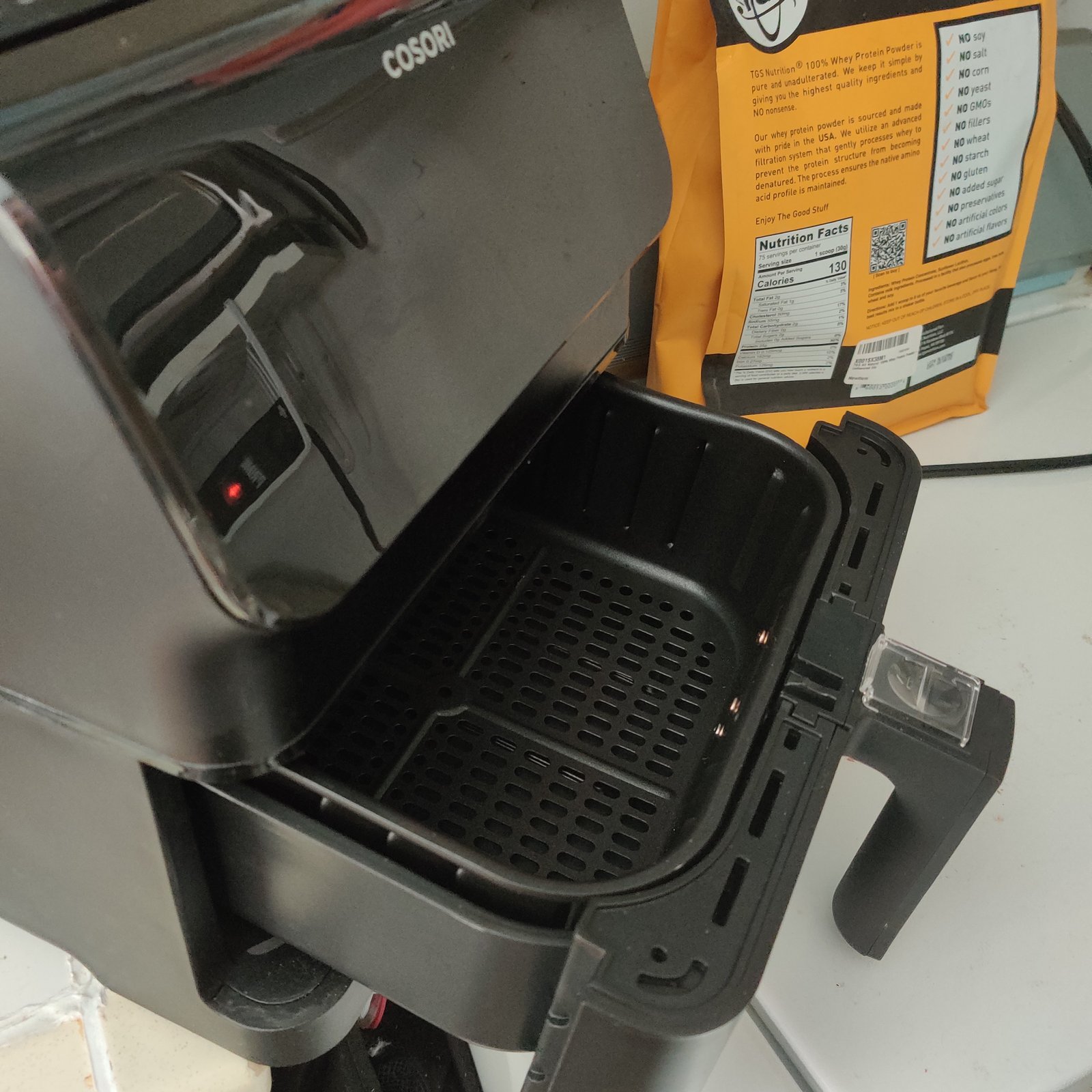 Cesto removível de air fryer com revestimento antiaderente, pronto para limpeza